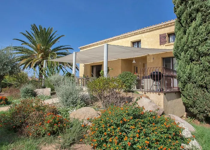 Appartement De Vacances Arbousier A Calvi Piscine Chauffee Partagee Bbq