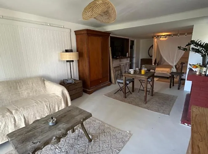 Grande Chambre Avec Salon Et Salle De Douche En Rez De Jardin Avec Parking Porto-Vecchio 