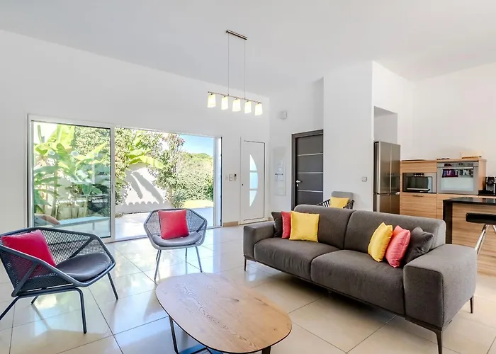 Cabin Rentals in Calvi (Corsica)