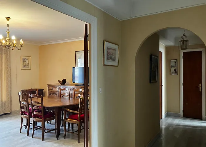 Pet friendly Tres Bel Appartement Avec Terrasse De 87M2 Avec Une Superbe Vue Panoramique Sur La Baie D Ajaccio