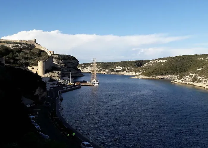 Bonifacio (Corsica) hotels near Sperone Golf Course